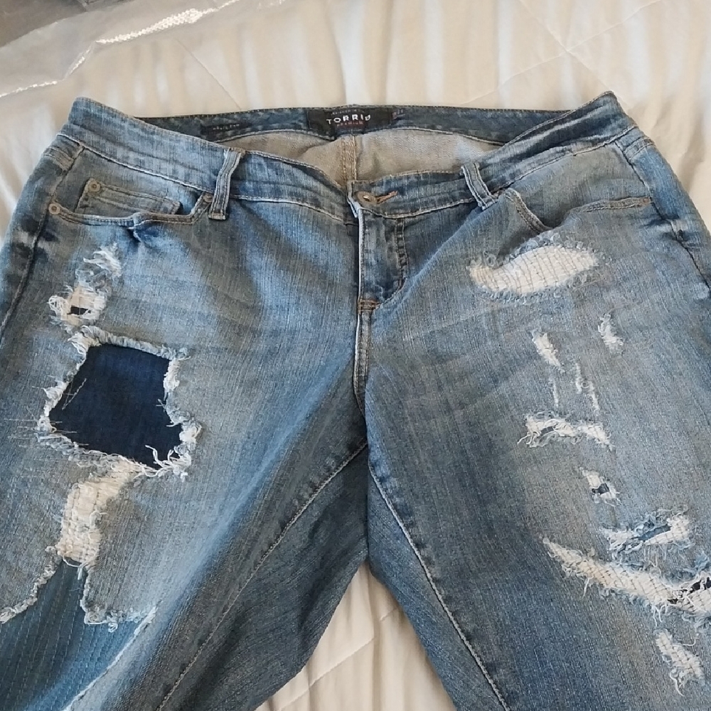 Torrid Jeans Boyfriend Medium Wash With Patches Womens 14R Great Condition